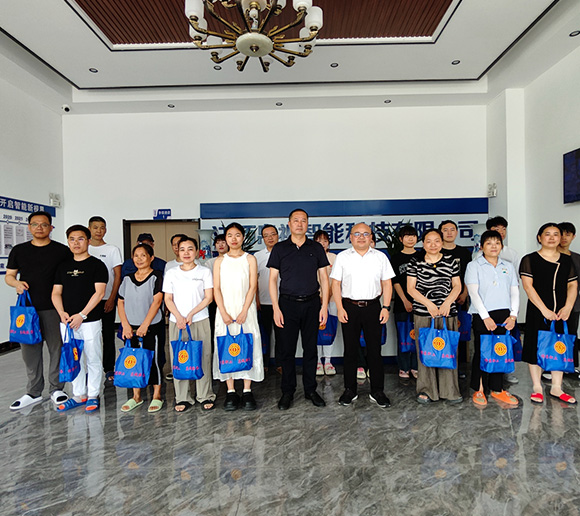 Cuidando dos funcionários, proporcionando frescor no verão-shanghai silk Optical