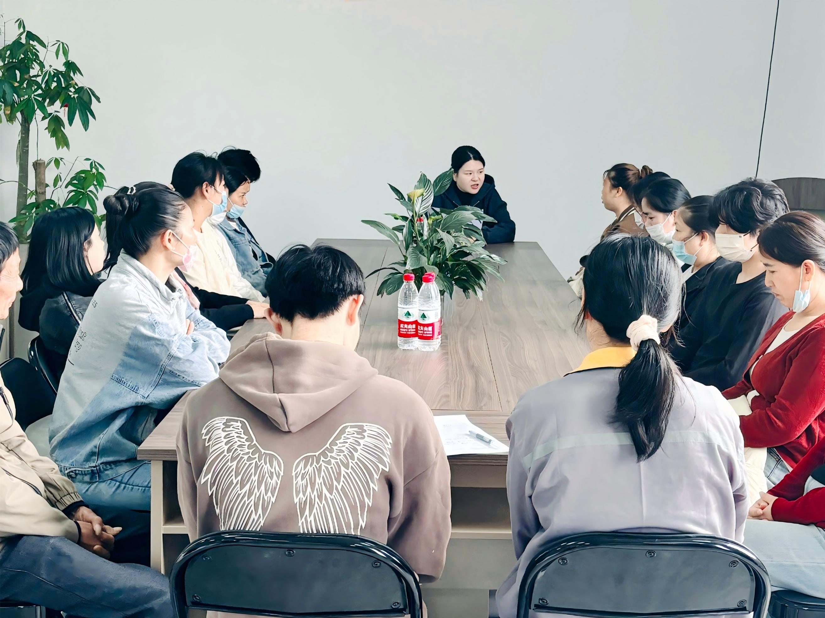 Tecnologia óptica de seda de Xangai promove inovação e diálogo em simpósio de funcionários excepcionais