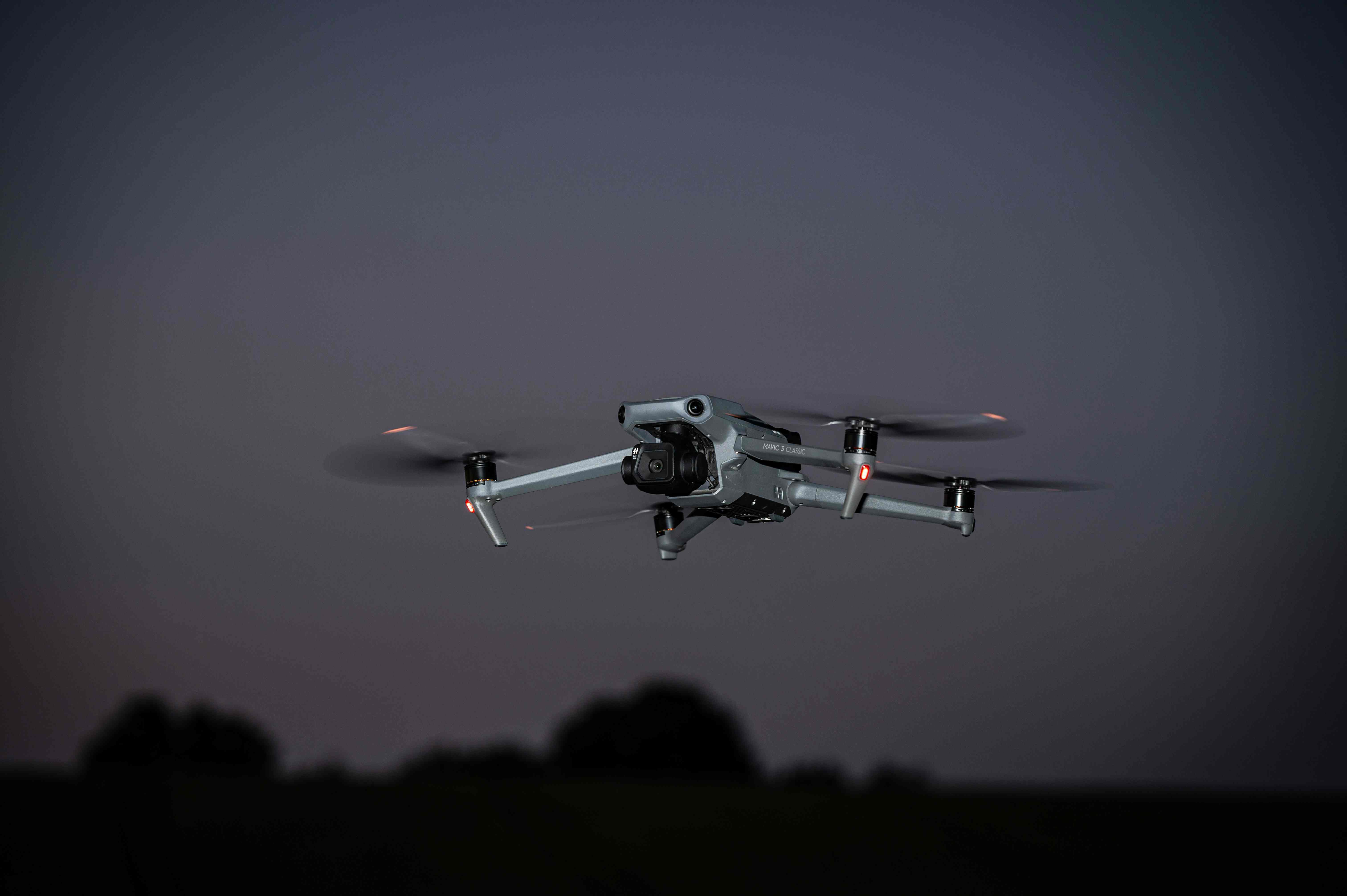 F1.0 vs IR: Qual lente vence para voos noturnos FPV?