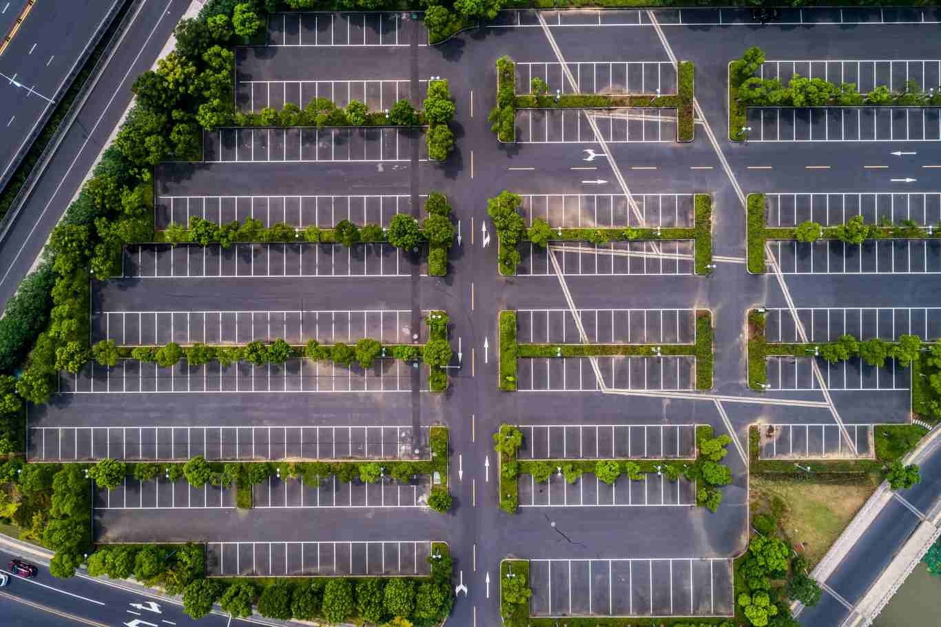 3 lentes de câmera essenciais para sistemas inteligentes de vigilância de estacionamentos